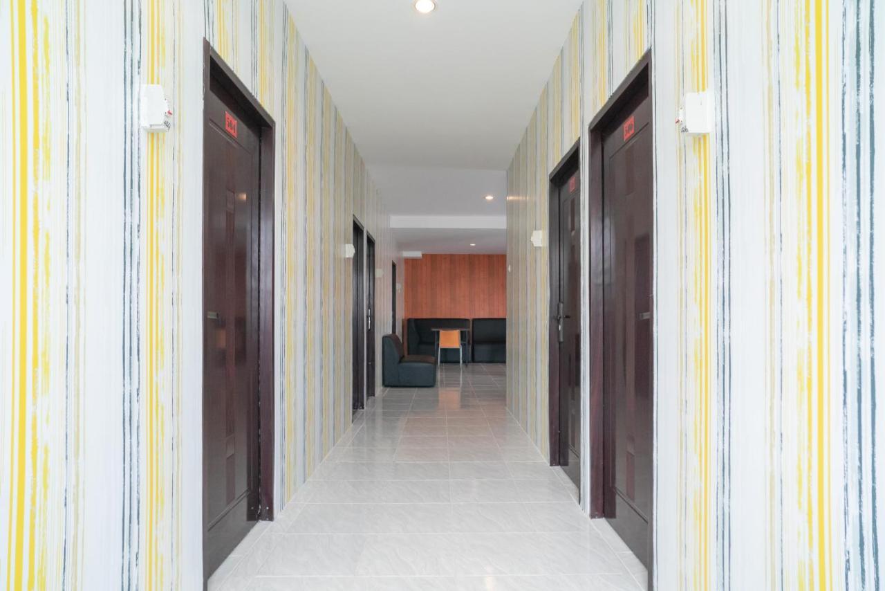 Reddoorz Plus Near Itc Cempaka Mas 2 Jakarta Extérieur photo