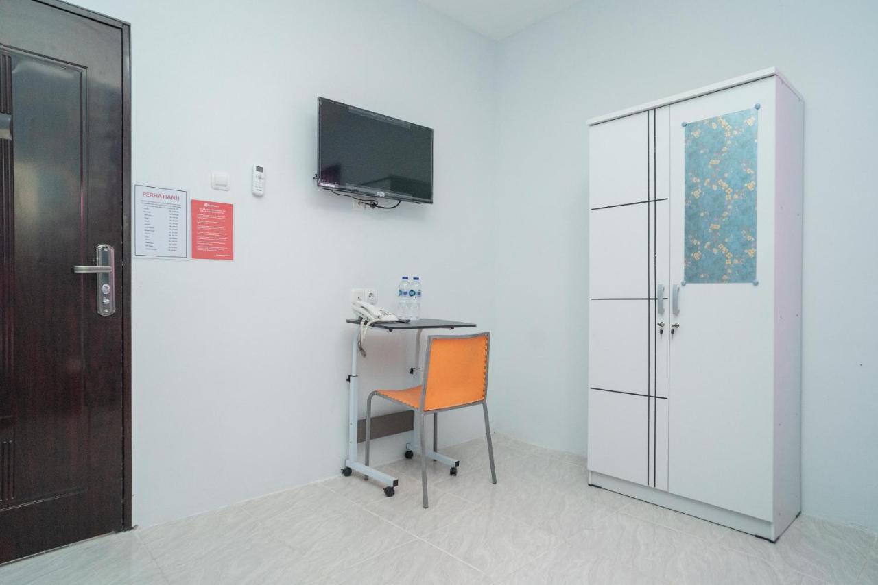 Reddoorz Plus Near Itc Cempaka Mas 2 Jakarta Extérieur photo