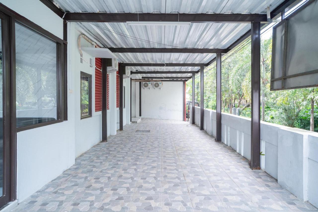 Reddoorz Plus Near Itc Cempaka Mas 2 Jakarta Extérieur photo
