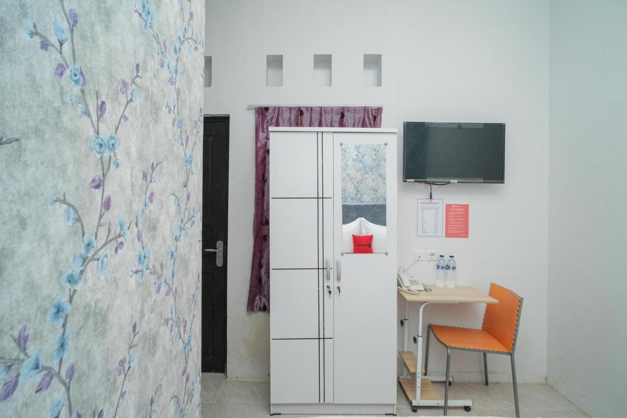 Reddoorz Plus Near Itc Cempaka Mas 2 Jakarta Extérieur photo