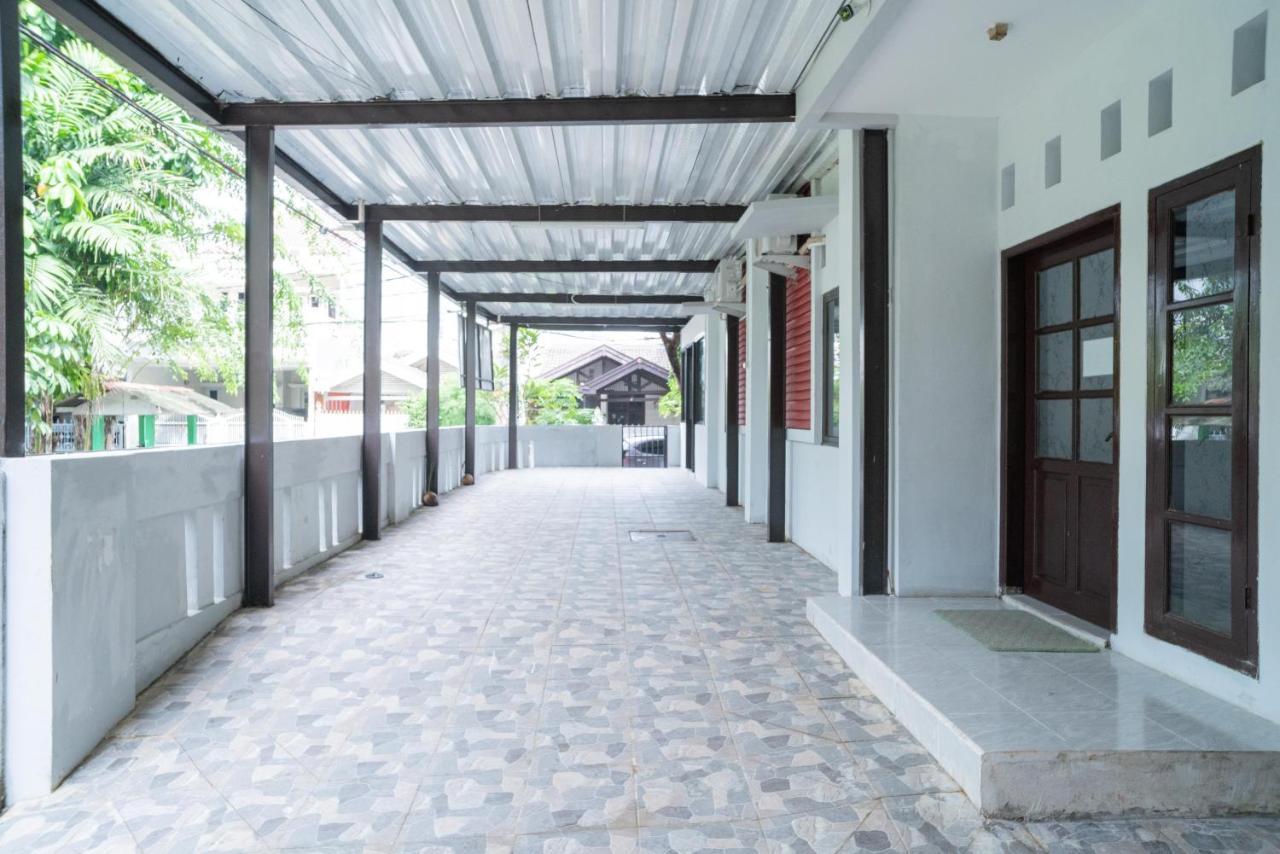 Reddoorz Plus Near Itc Cempaka Mas 2 Jakarta Extérieur photo