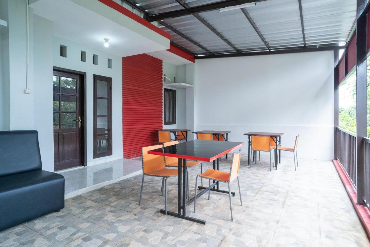 Reddoorz Plus Near Itc Cempaka Mas 2 Jakarta Extérieur photo