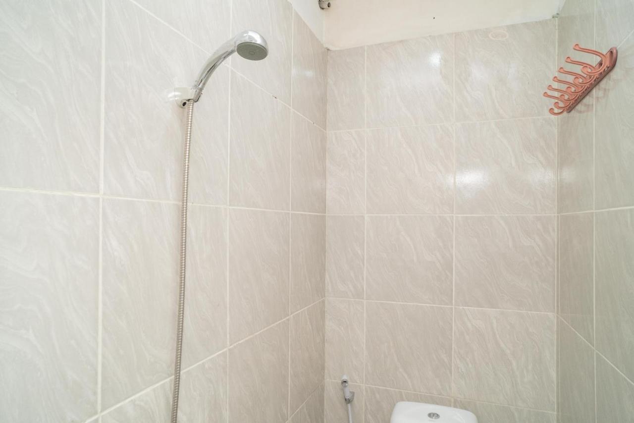 Reddoorz Plus Near Itc Cempaka Mas 2 Jakarta Extérieur photo
