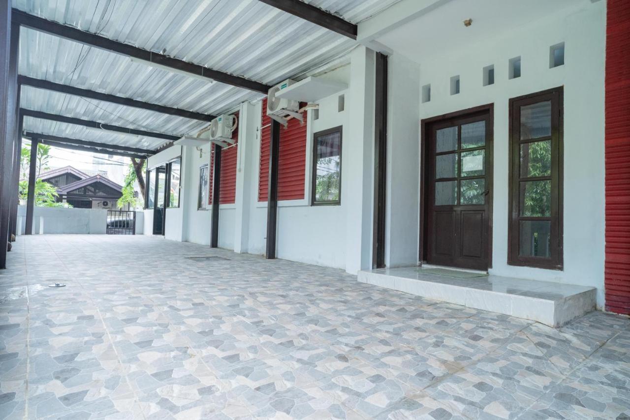 Reddoorz Plus Near Itc Cempaka Mas 2 Jakarta Extérieur photo