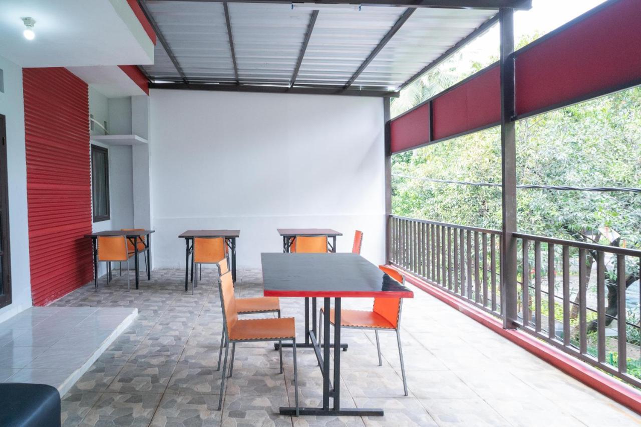 Reddoorz Plus Near Itc Cempaka Mas 2 Jakarta Extérieur photo