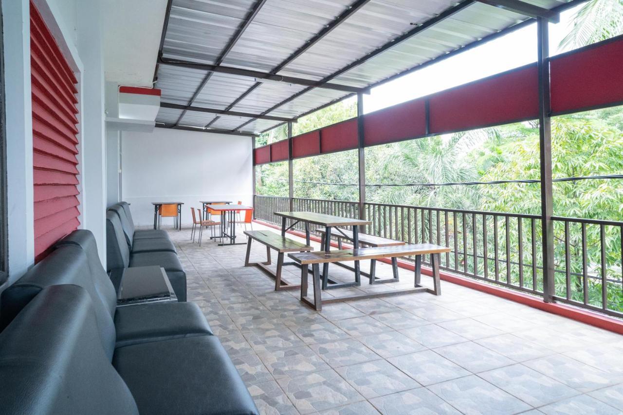 Reddoorz Plus Near Itc Cempaka Mas 2 Jakarta Extérieur photo