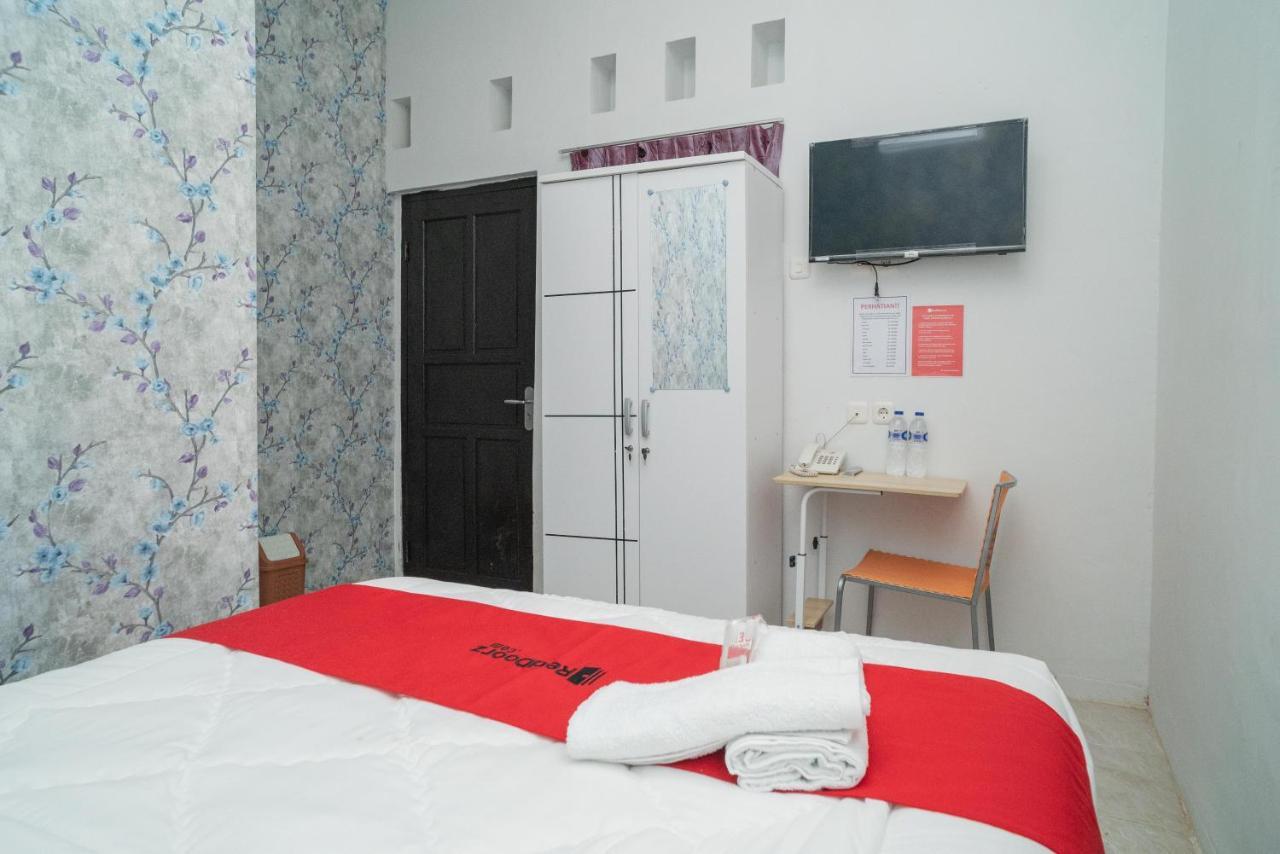 Reddoorz Plus Near Itc Cempaka Mas 2 Jakarta Extérieur photo