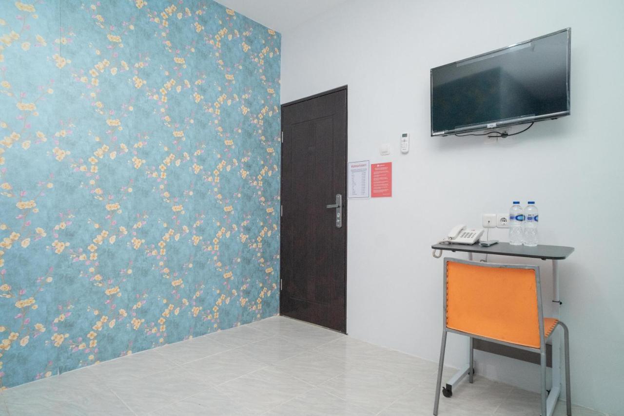 Reddoorz Plus Near Itc Cempaka Mas 2 Jakarta Extérieur photo